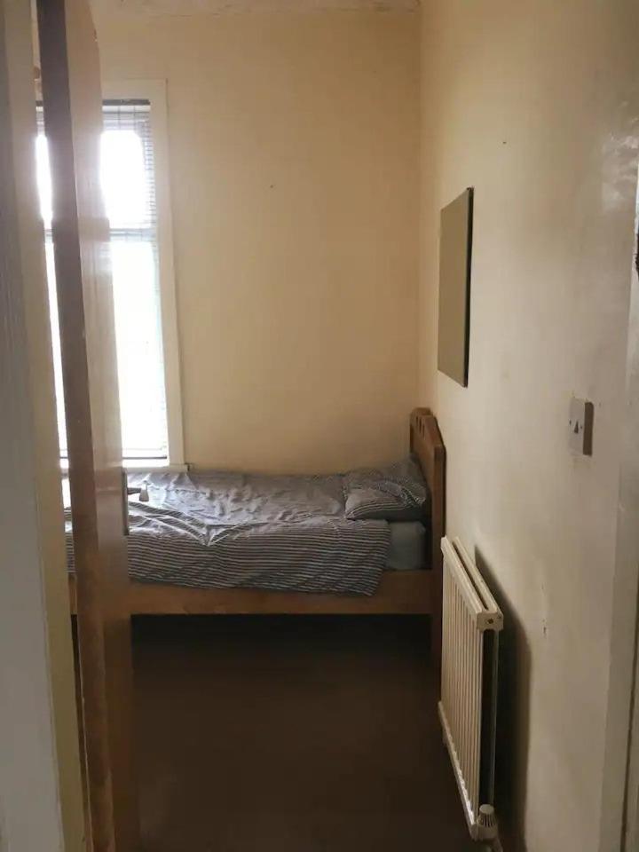 Single Room - Town & University Nearby, 24H Bus, Airport-Linked Manchester Exteriör bild